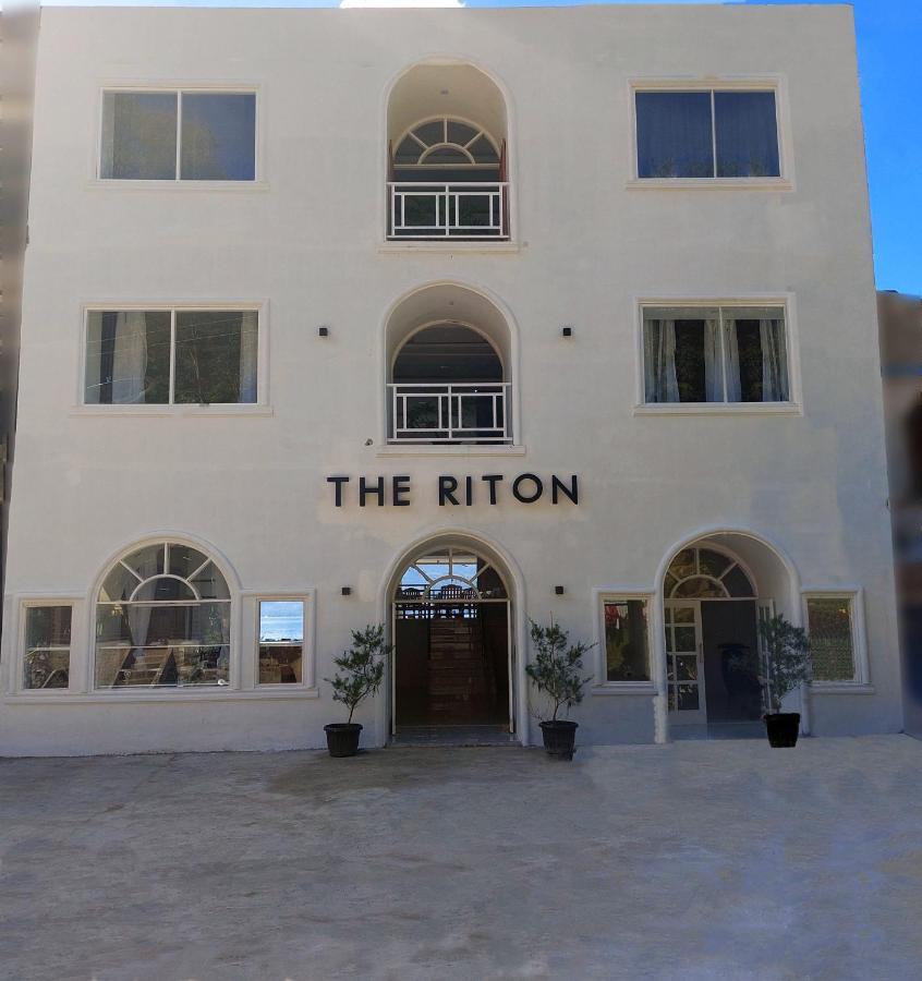 The Riton Hotel Tigaras Екстериор снимка