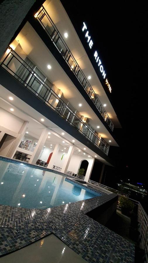 The Riton Hotel Tigaras Екстериор снимка